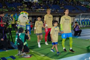 ゴールドシャツ着用の選手たち1